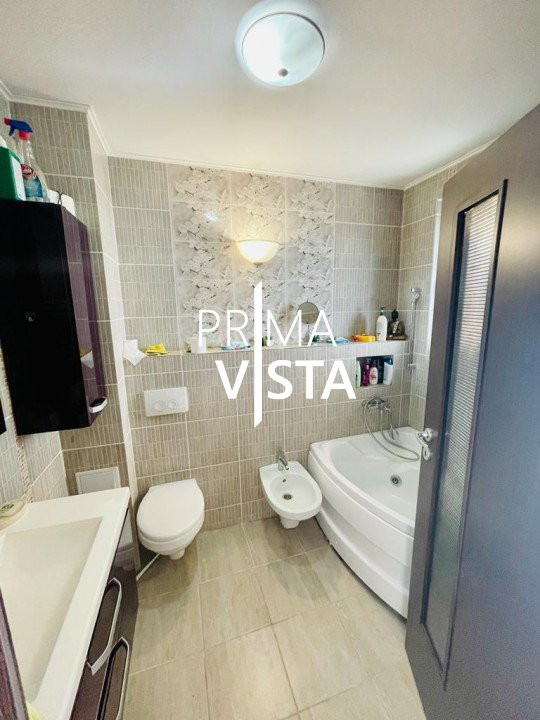 Vanzare casa individuala cu garaj teren 420 mp zona La Ciuperca Dambul Rotund